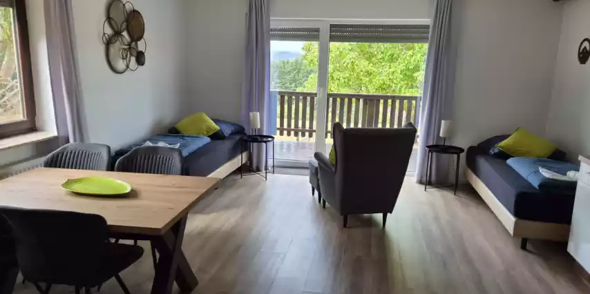 Goed slapen en uitrusten in onze kamers en appartementen. Geniet vanuit de relax stoel van het uitzicht over de Vulkaaneifel