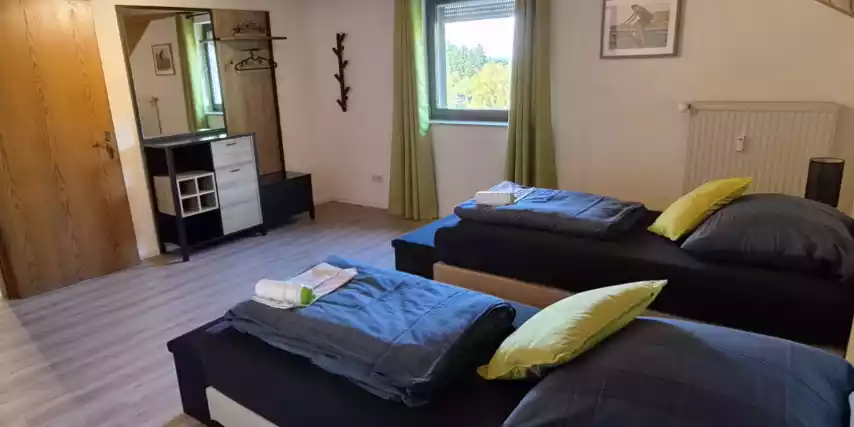 Gezellige goed uitgerust kamers met eigen sanitair. Meerpersoons kaamers voor alleen jouw groep, nooit met andere wielersporters.